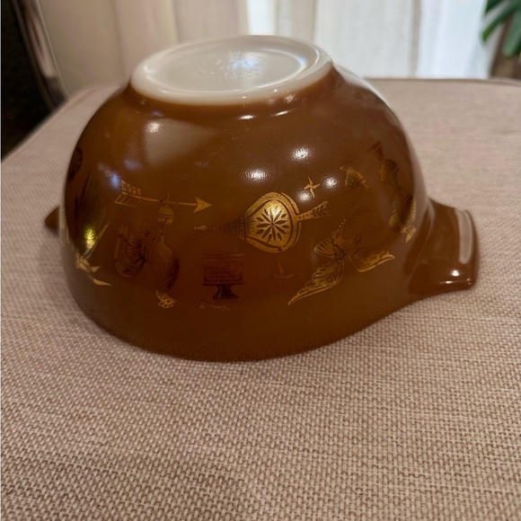 Vintage Pyrex Cinderella Mixing Bowl – Early American Brown with Gold Print - Picture 1 of 4